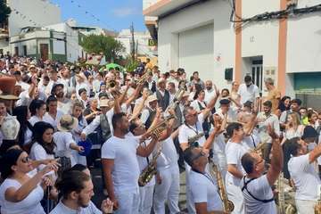 Unas 1.200 personas dan vida a una nueva edición de la Traída del Agua (Foto Francisco Javier Santana y TA)